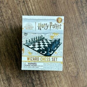 Warner Bros. Harry Potter Wizard Chess Set - Black and White